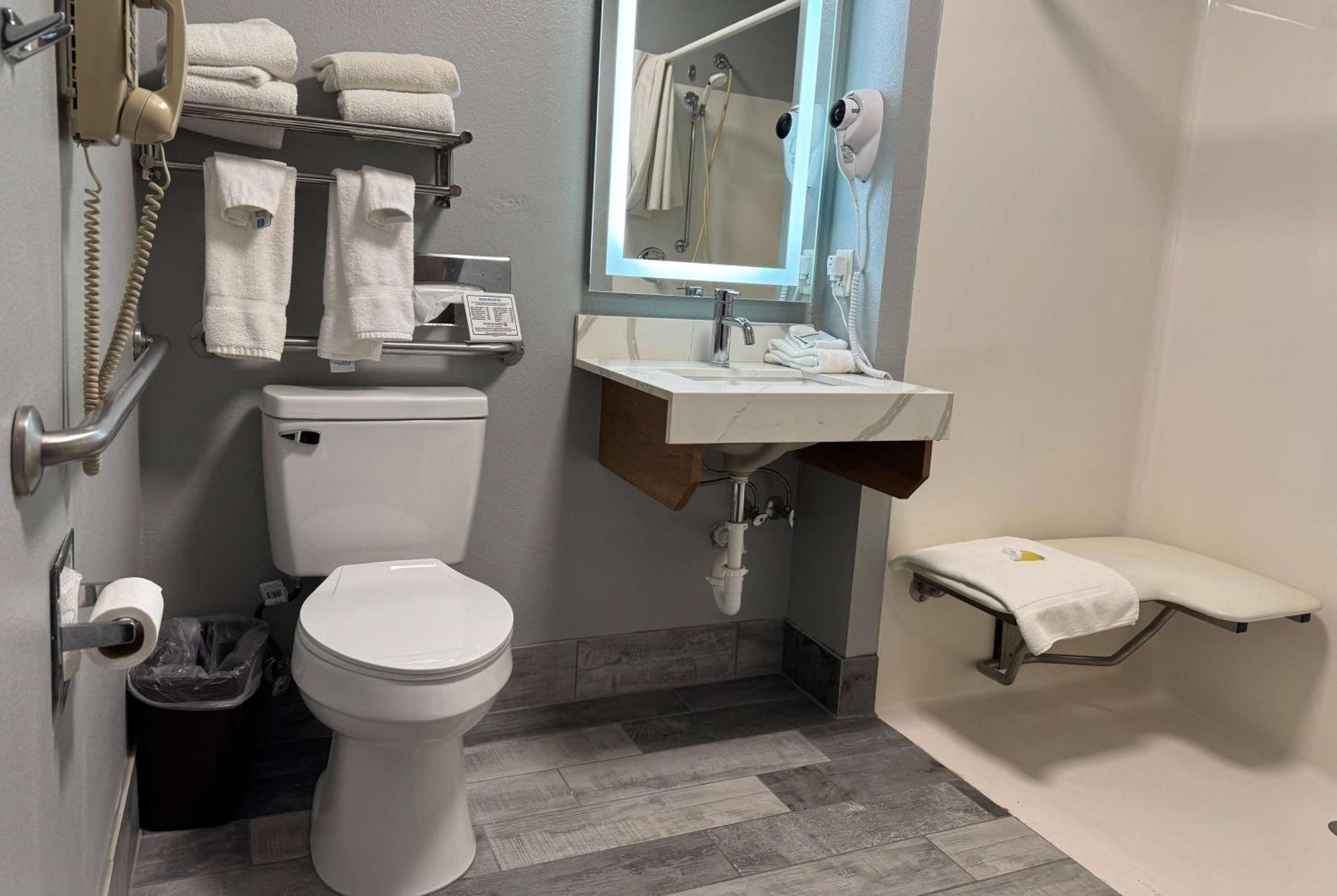 Americinn By Wyndham Columbus Wisconsin Екстер'єр фото